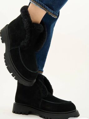 Lonza Black Fur Vail Boots size 8.5